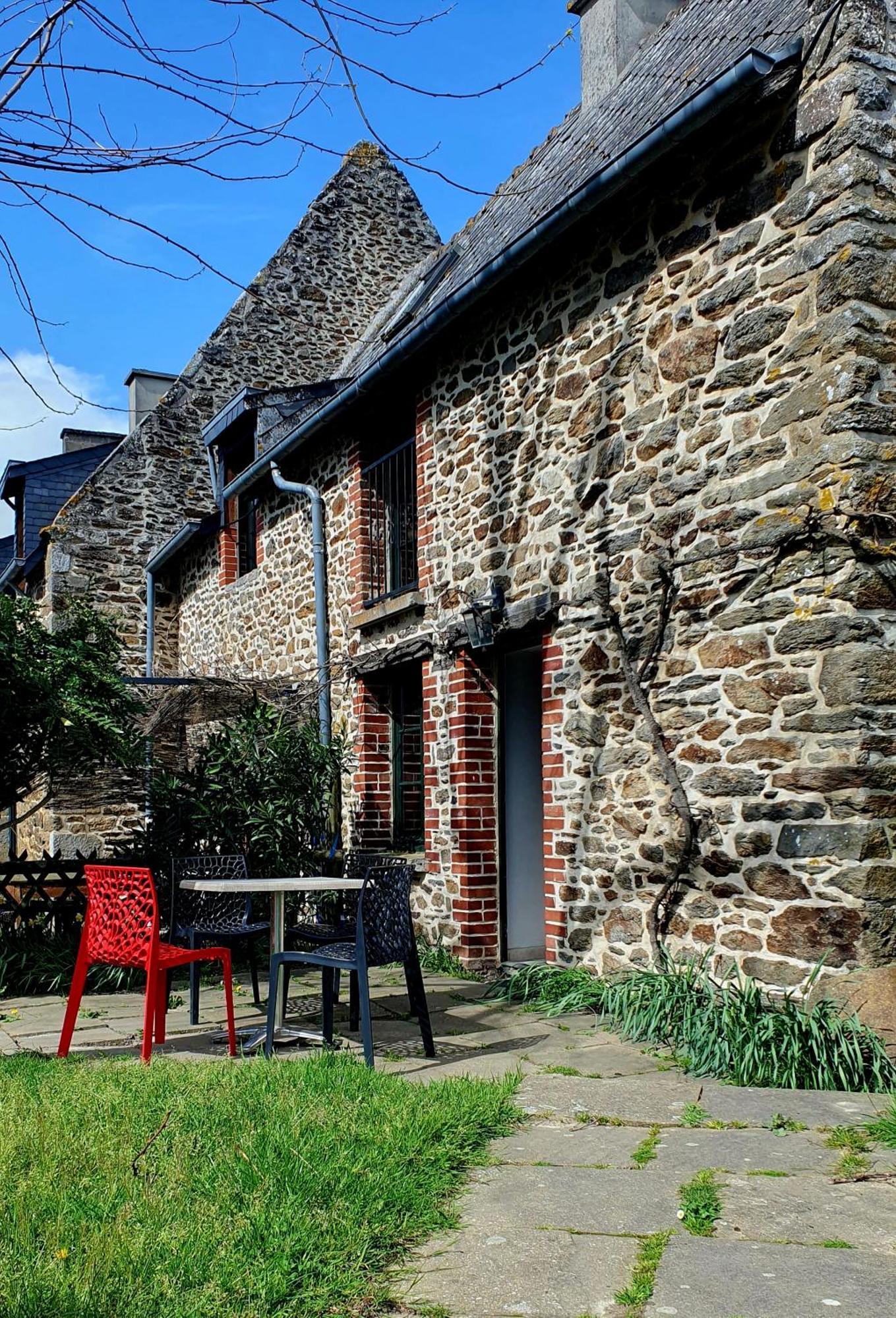 L'Auberge De La Porte Saint-Jouan-des-Guerets Exterior photo